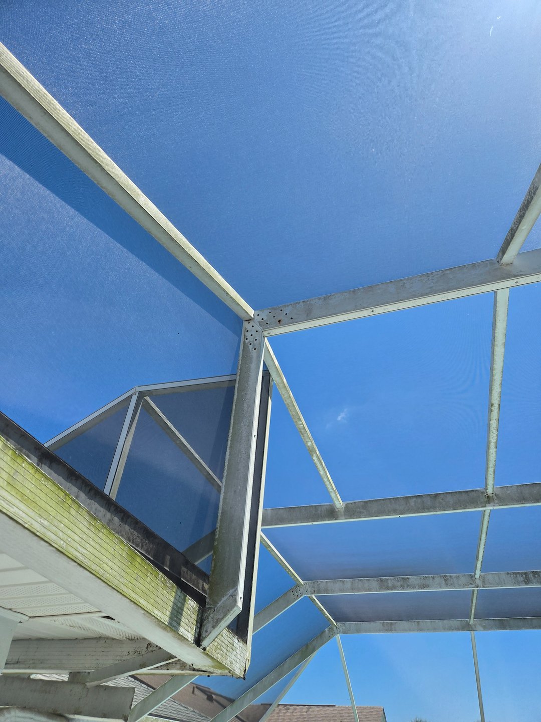 Exceptional Pool Cage Cleaning Completed in Daytona Beach, FL
